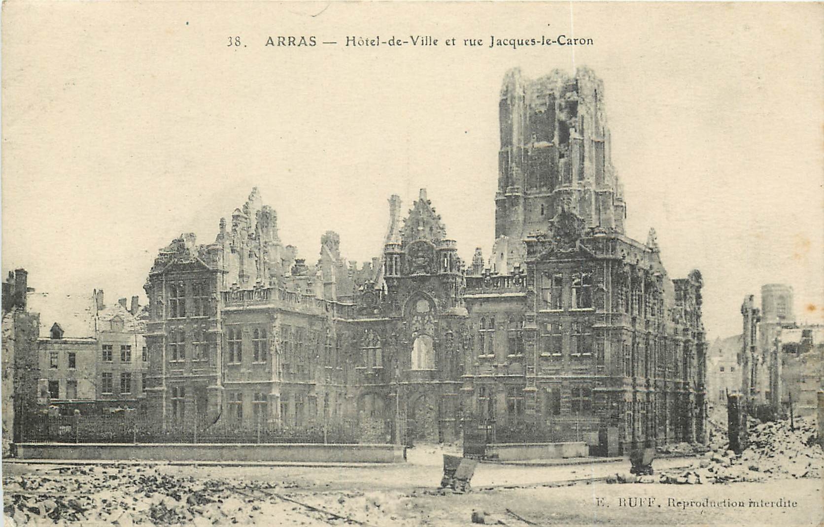 Arras — Rathaus und Straße Jacques-le-Caron — E. RUFF