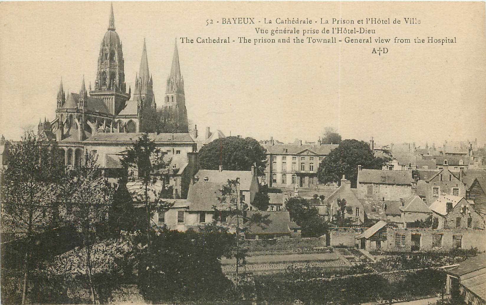 Bayeux - La Cathédrale, La Prison et l'Hôtel de Ville — vue générale prise de l'Hôtel-Dieu