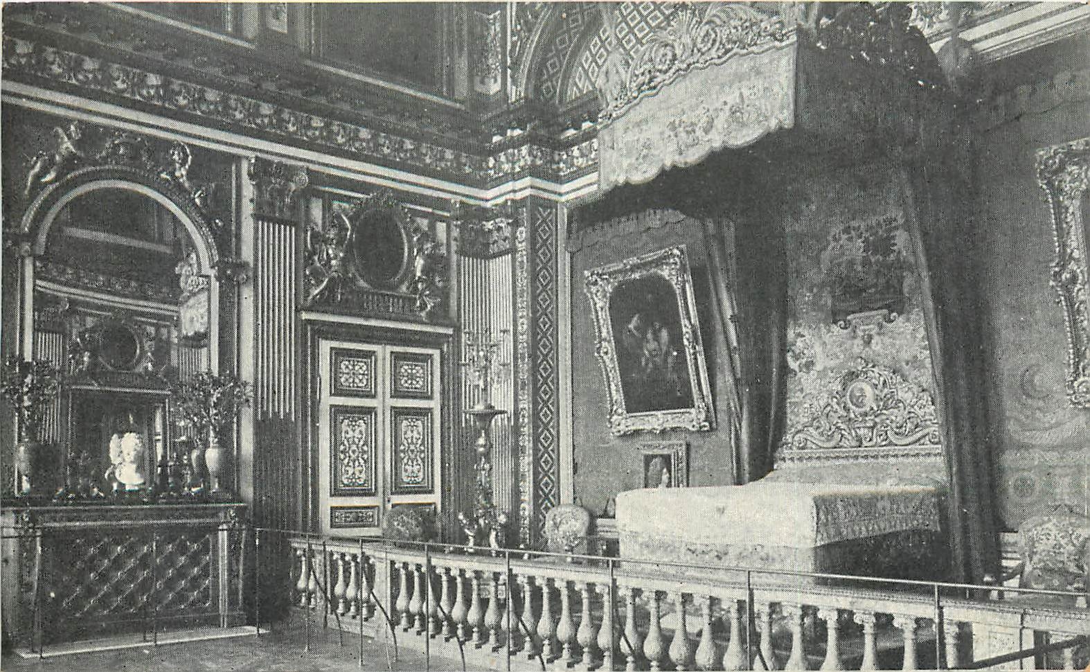 Chambre à coucher royale — Intérieur richement décoré — Éditeur non visible