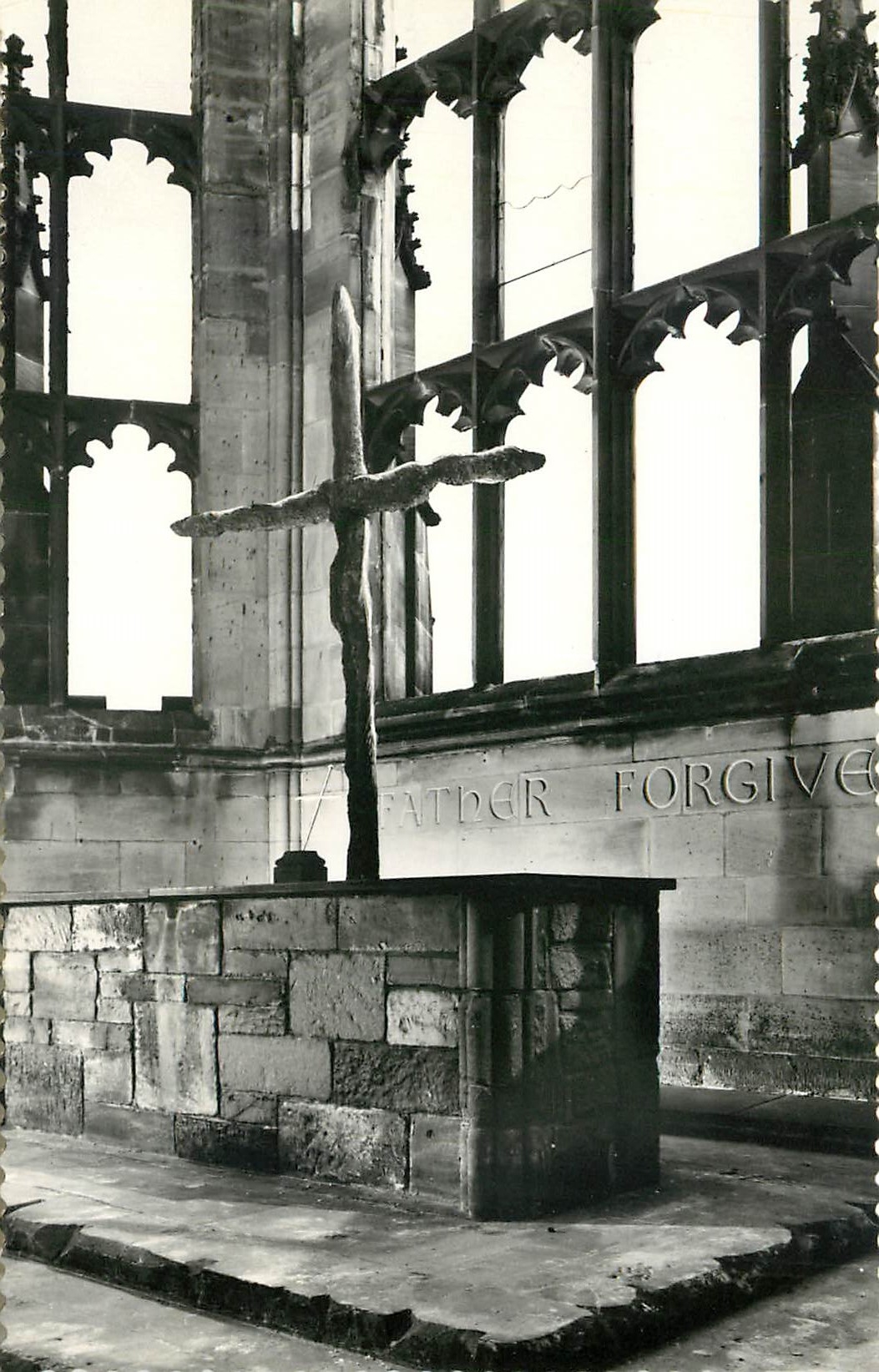 Coventry Cathedral — Altar et Croix de Clous — C.C.II