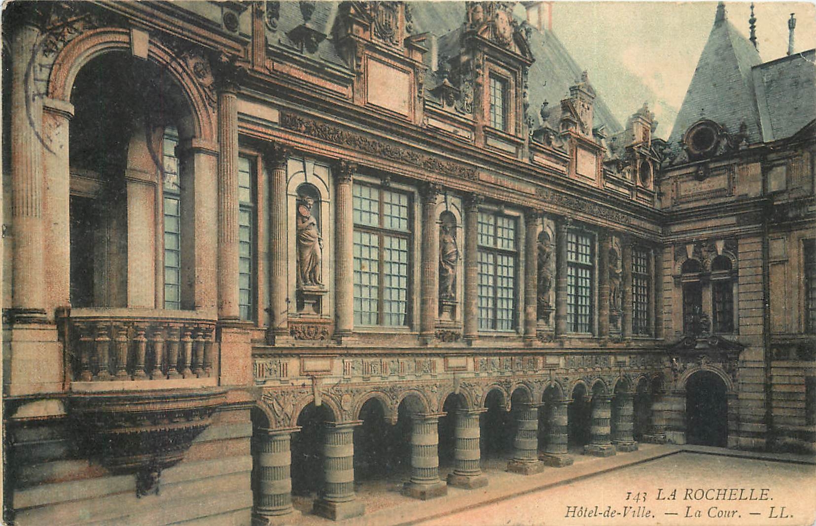 CPA La Rochelle Hotel de Ville la Cour