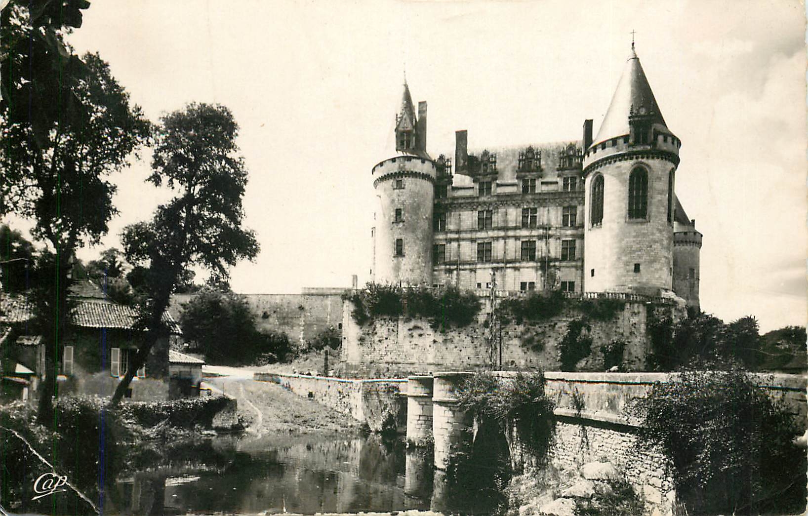 The Château de La Rochefoucauld — La Tardoire — Publisher Cap