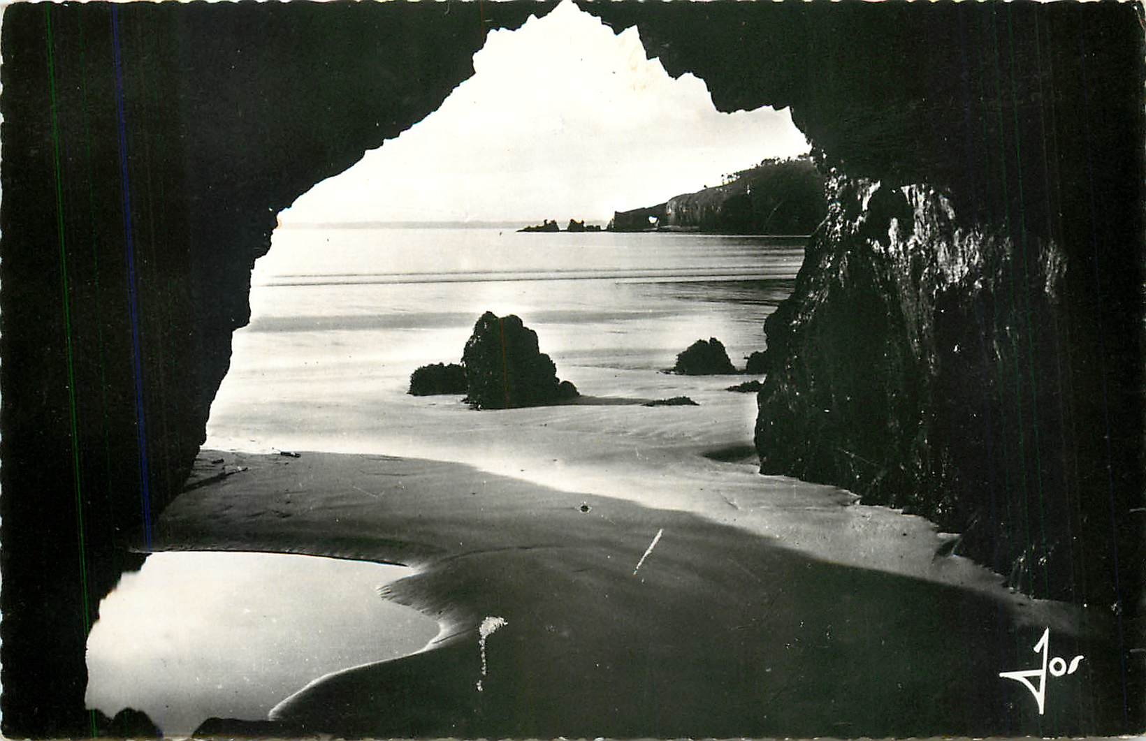 La pointe du Gador (Finistère) — vue des petites grottes — Jos