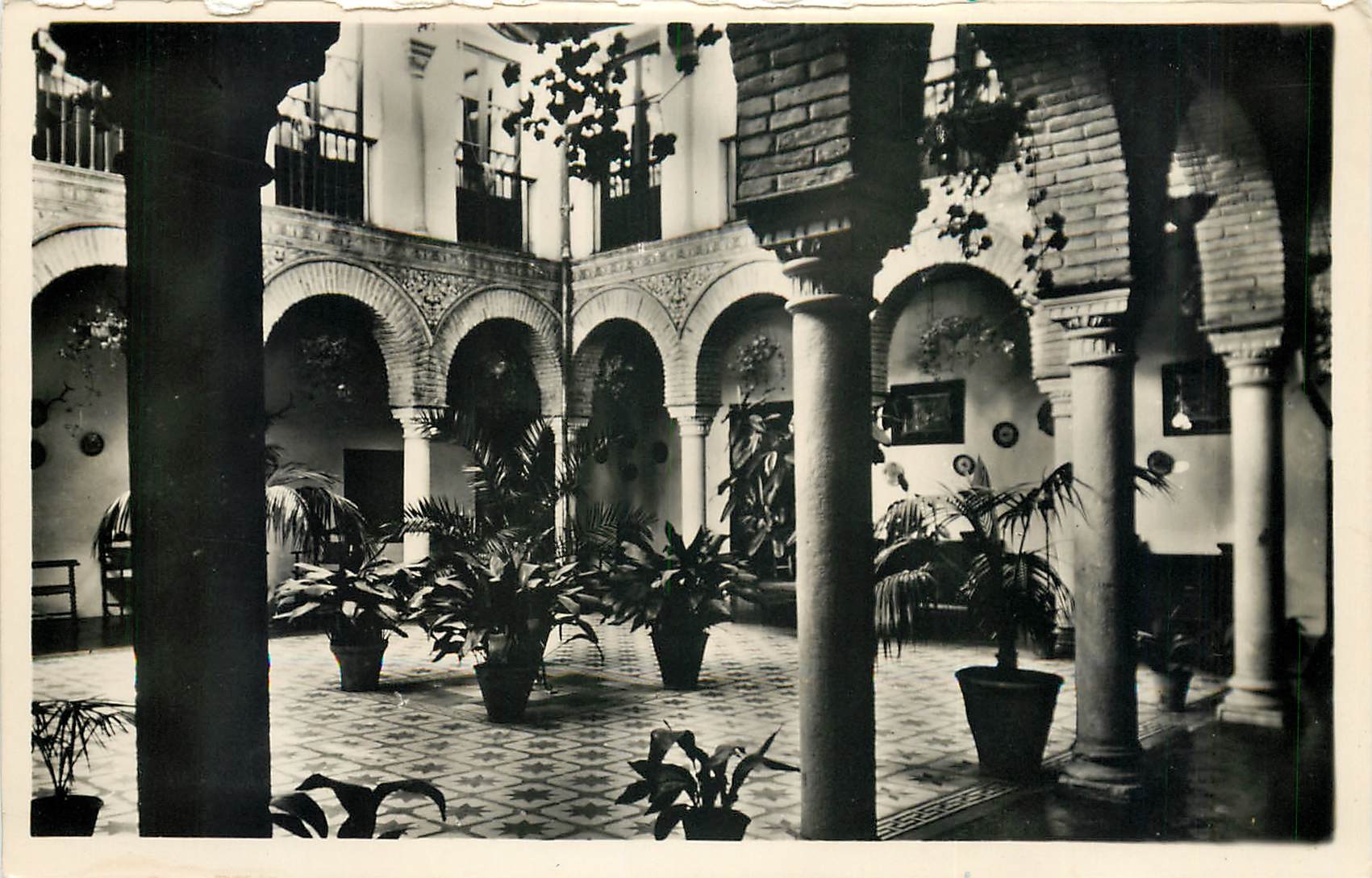 Andalusischer Hof — Córdoba — unbekannter Verleger, Seriennummer nicht sichtbar