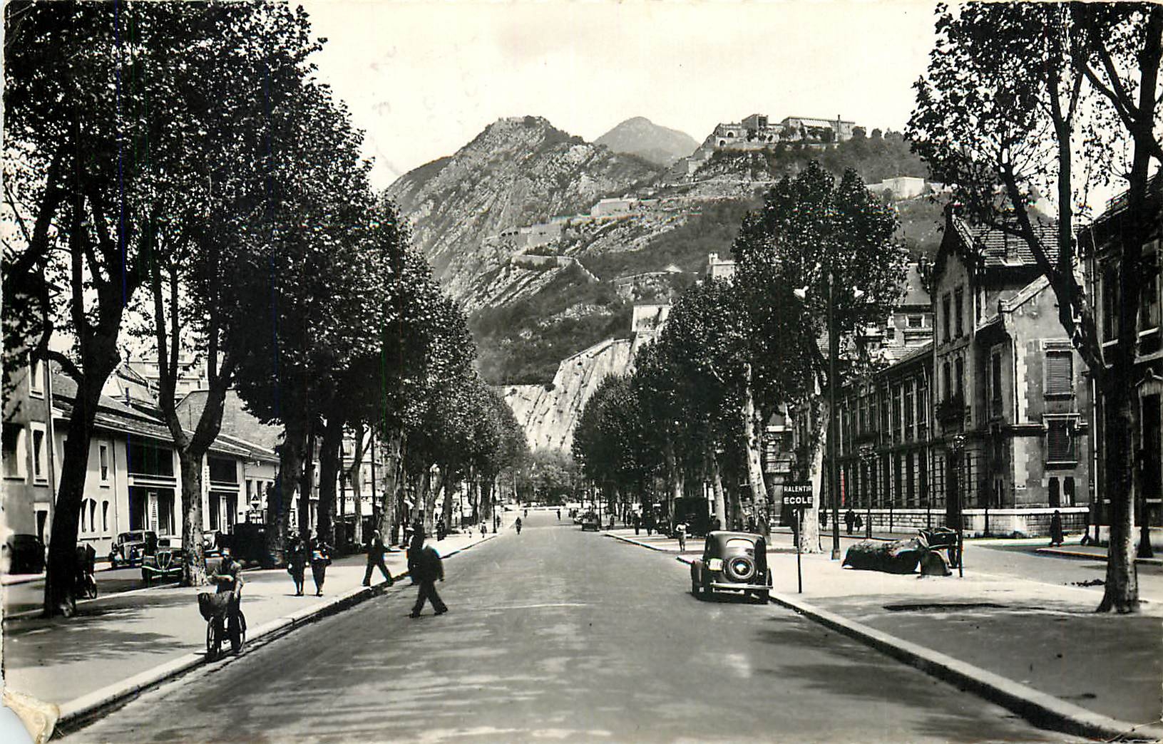 Grenoble — Cours Jean-Jaurès — vue de la Bastille — Édition Gibe
