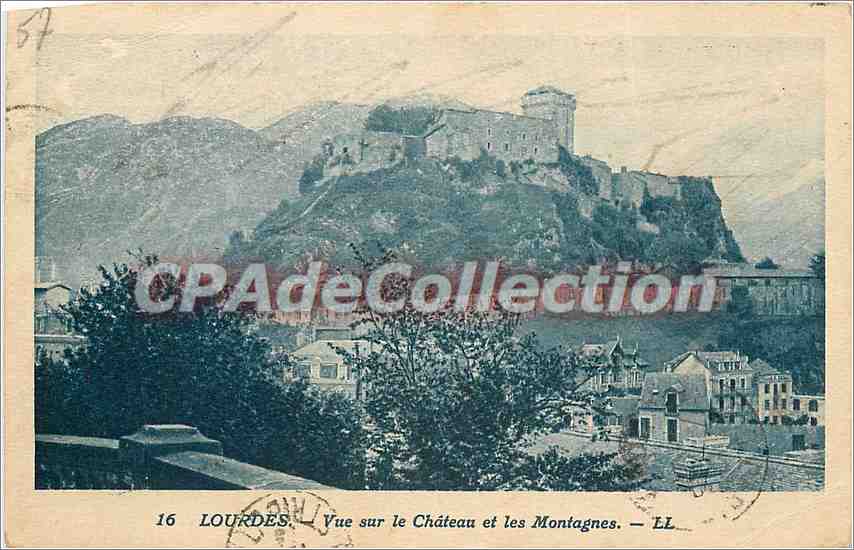 CPA Lourdes Vue sur le Chateau et les Montagnes