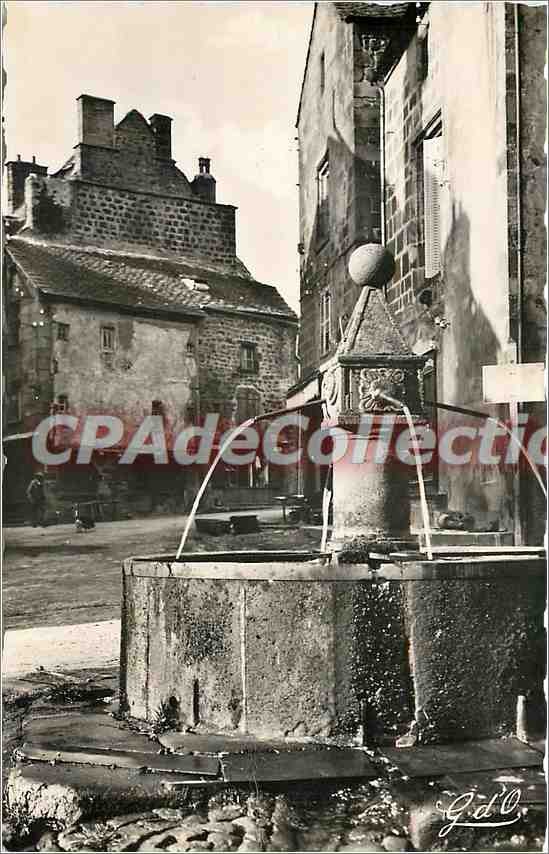 Besse-en-Chandesse — Renaissance-Fontäne — Place du Marché