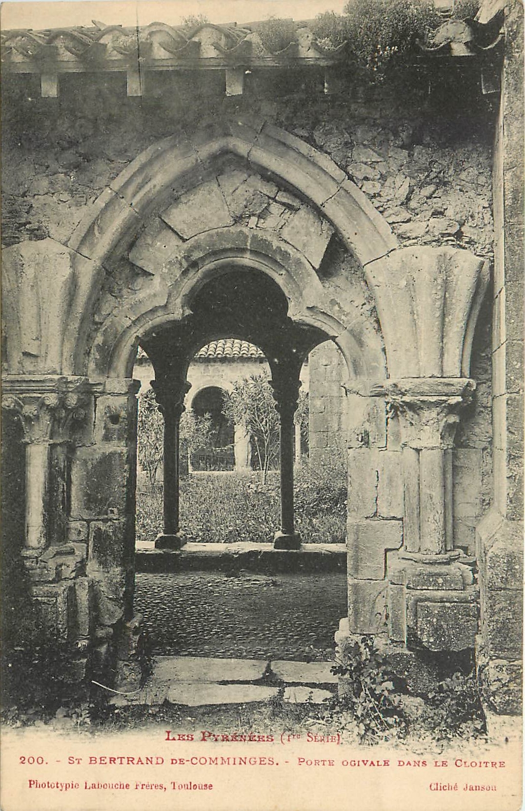 CPA St Bertrand de Comminges Porte Ogivale dans le Cloitre