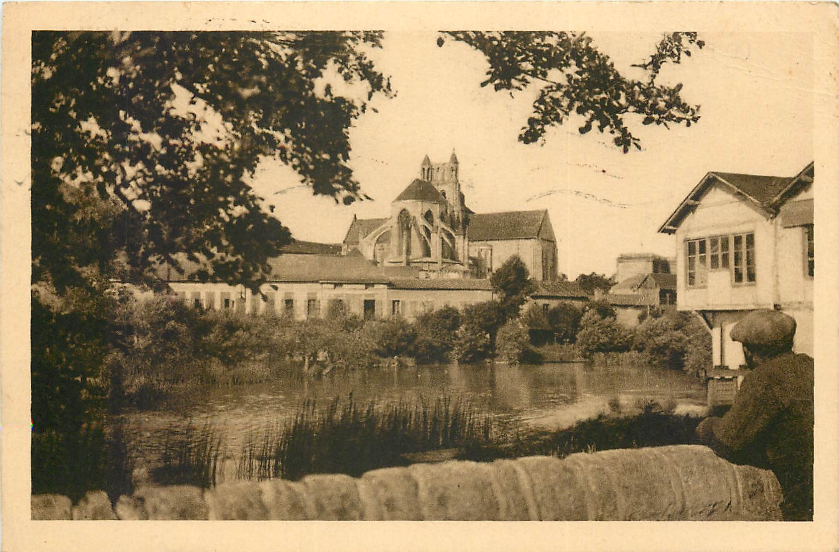 Le Chevet de Montreuil - Le Poitou pittoresque — éditeur non visible