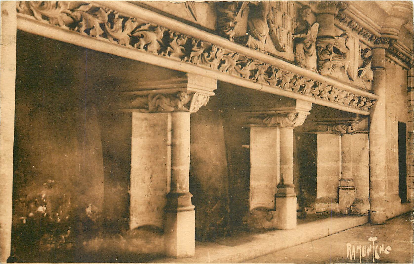 Poitiers — Ancien Palais des Comtes de Poitou, Salle des Pas Perdus (XIVe siècle) — RamuTche