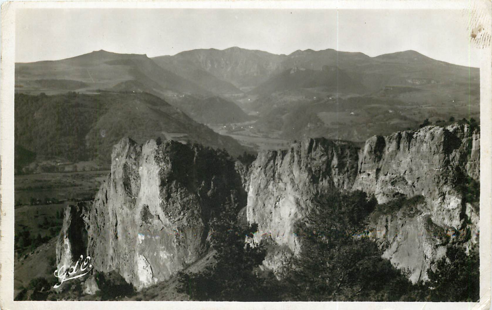 CPA L'Auvergne Dent du Marais Vallee  de Chandy et massif du Sancy