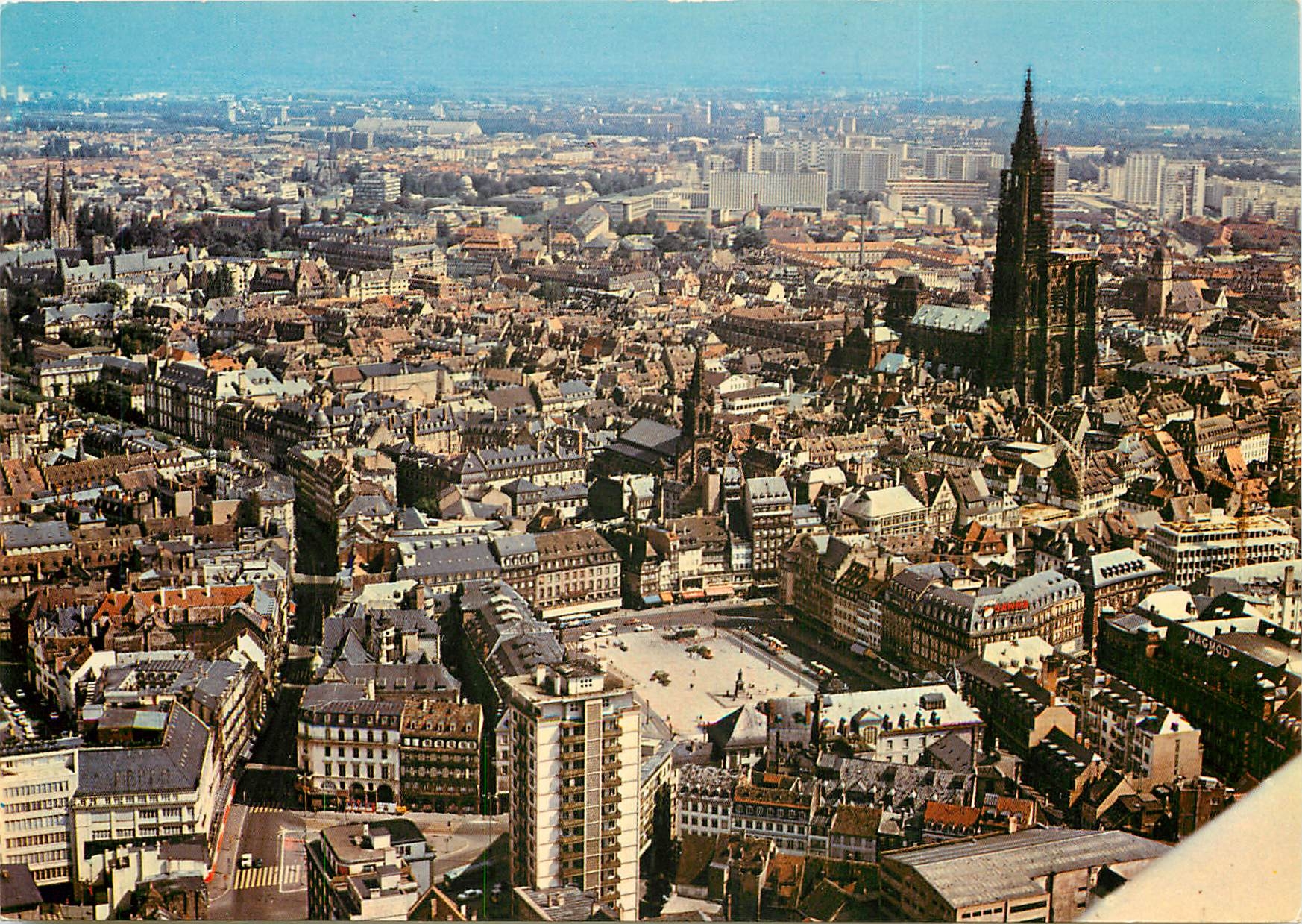 Strasbourg (Bas-Rhin) — Vue aérienne de la Cathédrale et de la Place Kléber — Éditions d'Art MARASCO