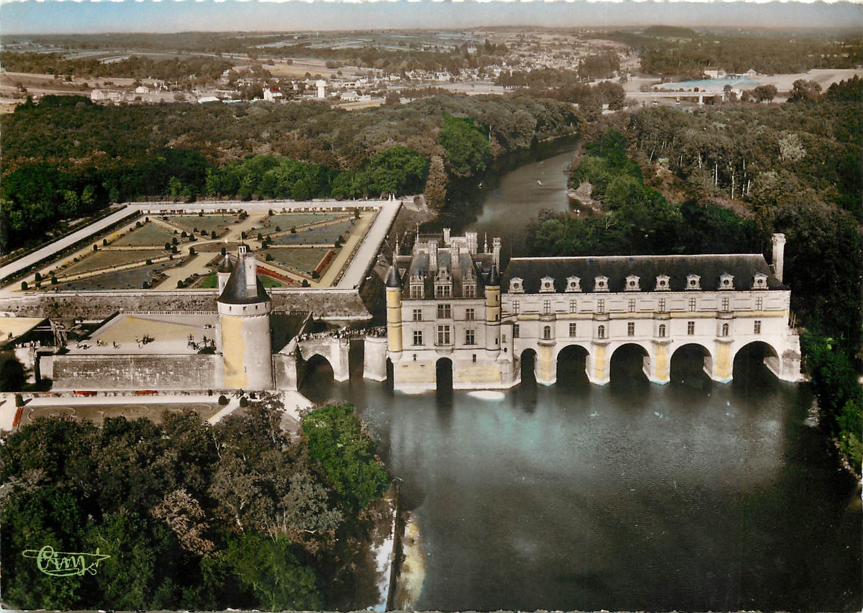 CPSM En Touraine les chateaux de la Loire Chenouceaux (I et L) Vue aerienne le chateau et ses jardin