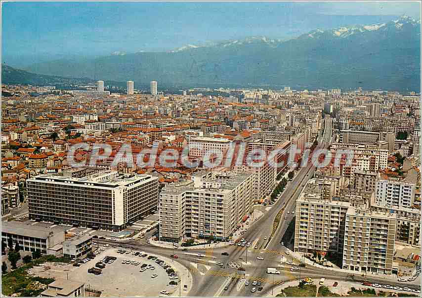 Grenoble — Allgemeiner Blick, große Boulevards und Kette Belledonne — Éditions Naturelles