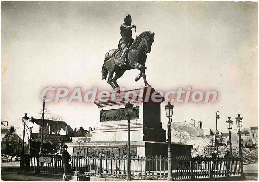 Orléans — Place du Martroi, statue de Jeanne-d'Arc — Éditions VOGUE