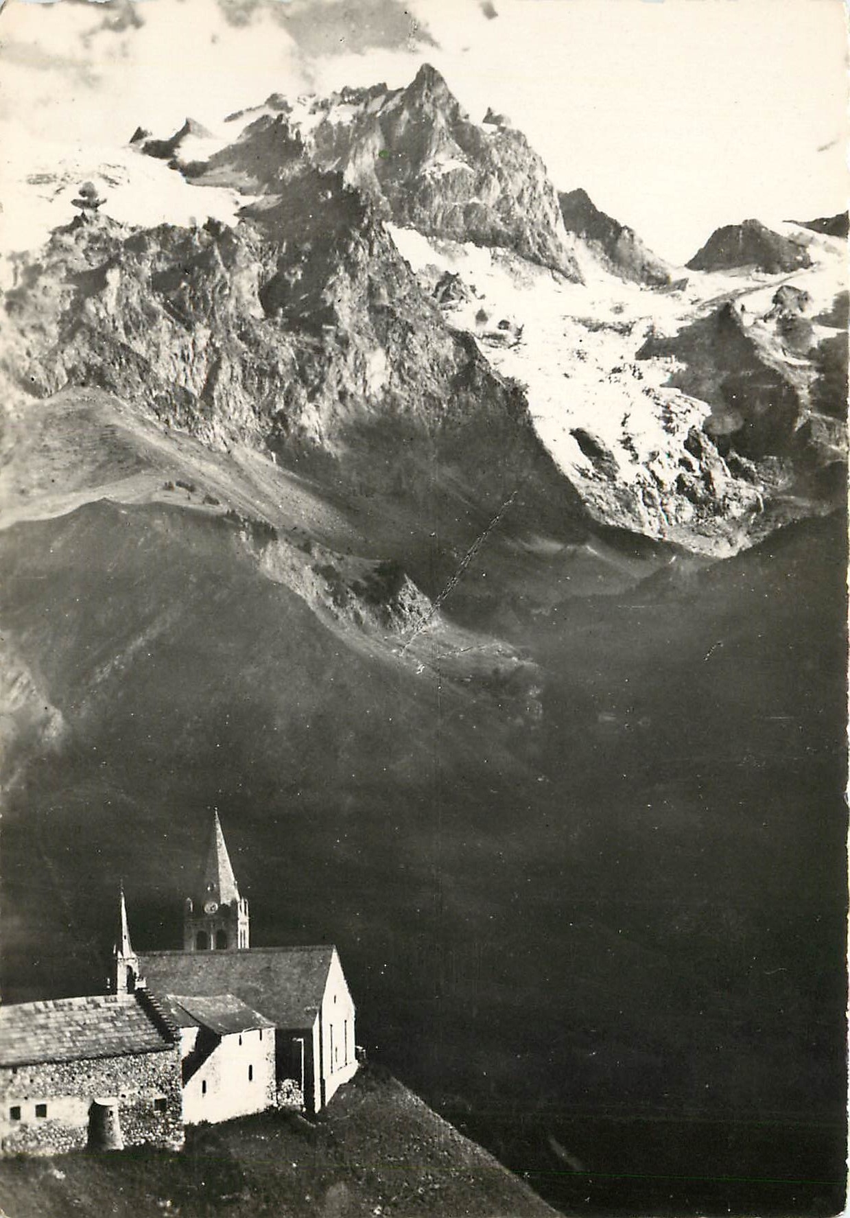 CPSM Alpes du Dauphine La Meije (3983 m) et l'Eglise de la Gave (1474 m) le soir Vallee de la Romanc