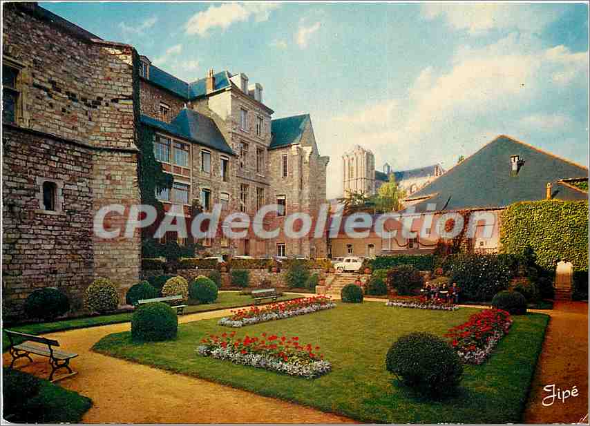 CPSM Le Mans (Sarthe) L'HOtel de Ville (Facade Sud) Le Jardin