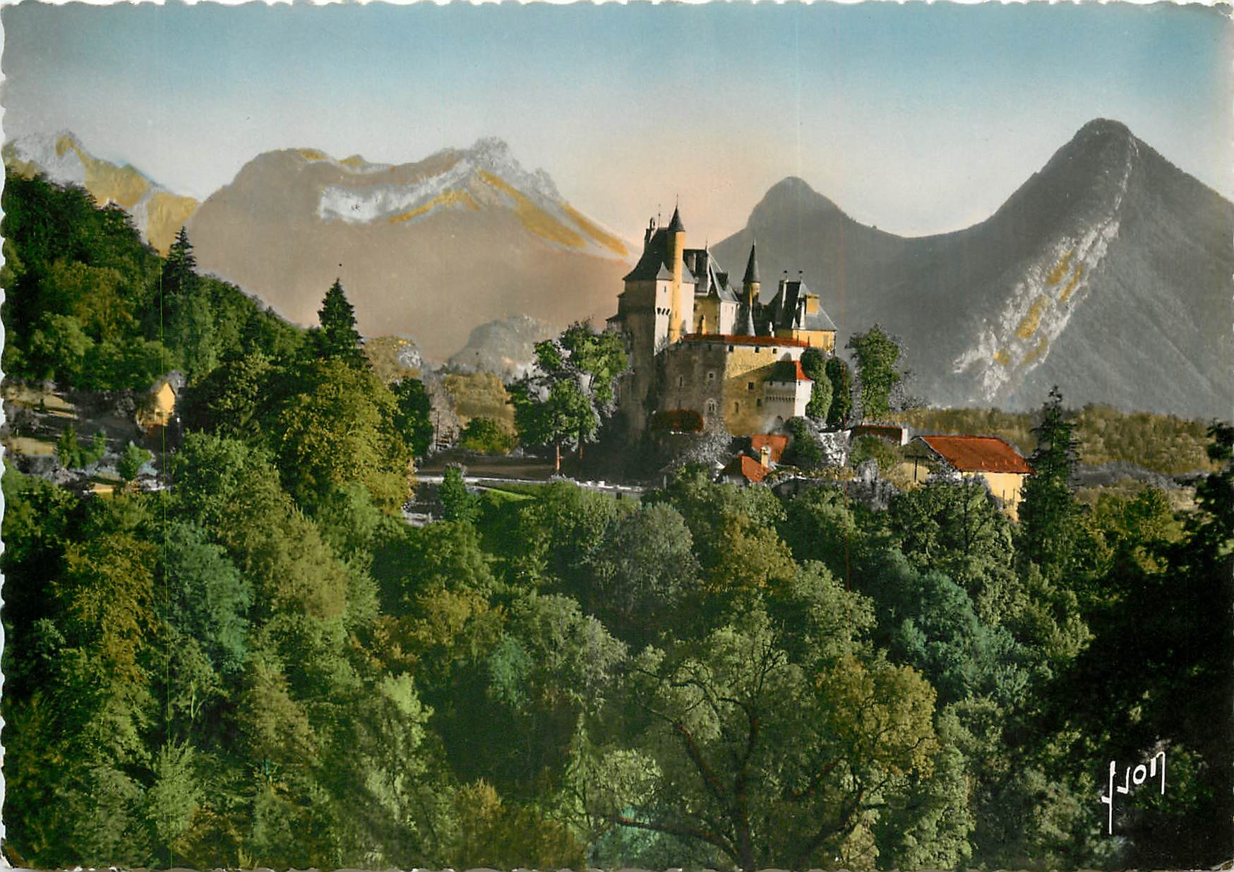 Halbmoderne Ansichtskarte Menthon St Bernard (Hte Sav) Schloss Menthon und die Berge am Ende des Sees