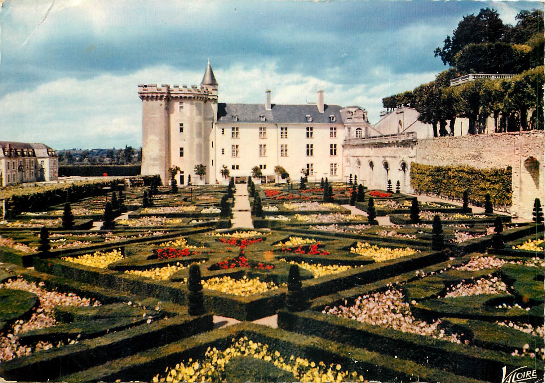 CPSM Villandry (I et L) Les jardins a la Francaise et le chateau avec son donjon du XIVe s