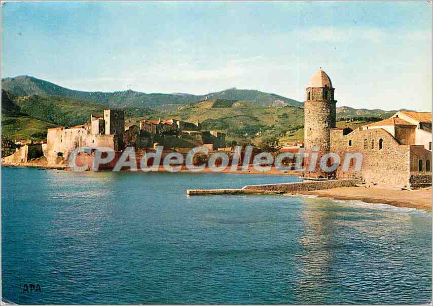 CPSM En Parcourant la cote Vermeille Le Collioure (P O) Vue panoramique sur l'eglise