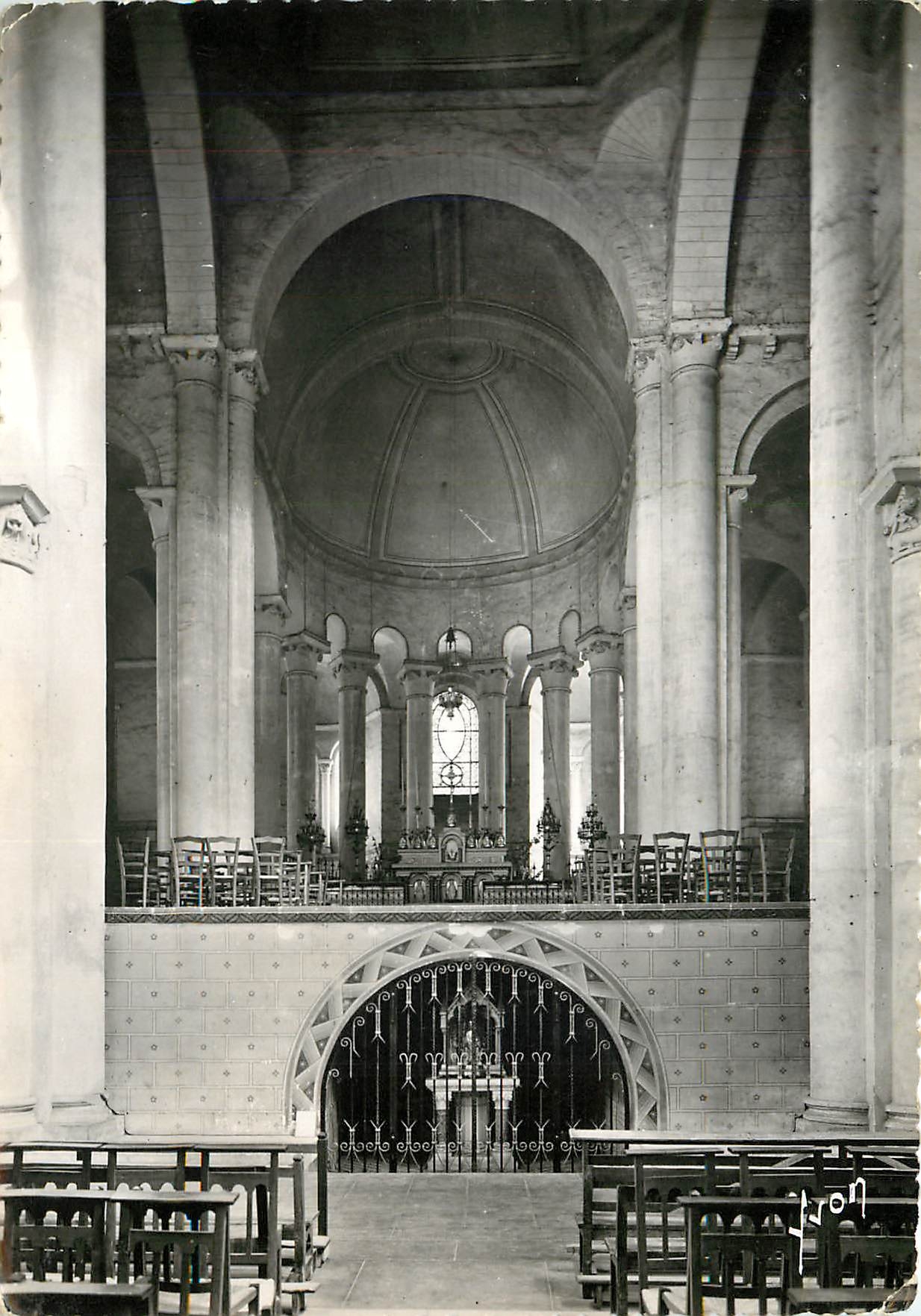 Intérieur de l'Église Saint-Hilaire-le-Grand — Poitiers (Vienne) — Éditions d'Art, Paris