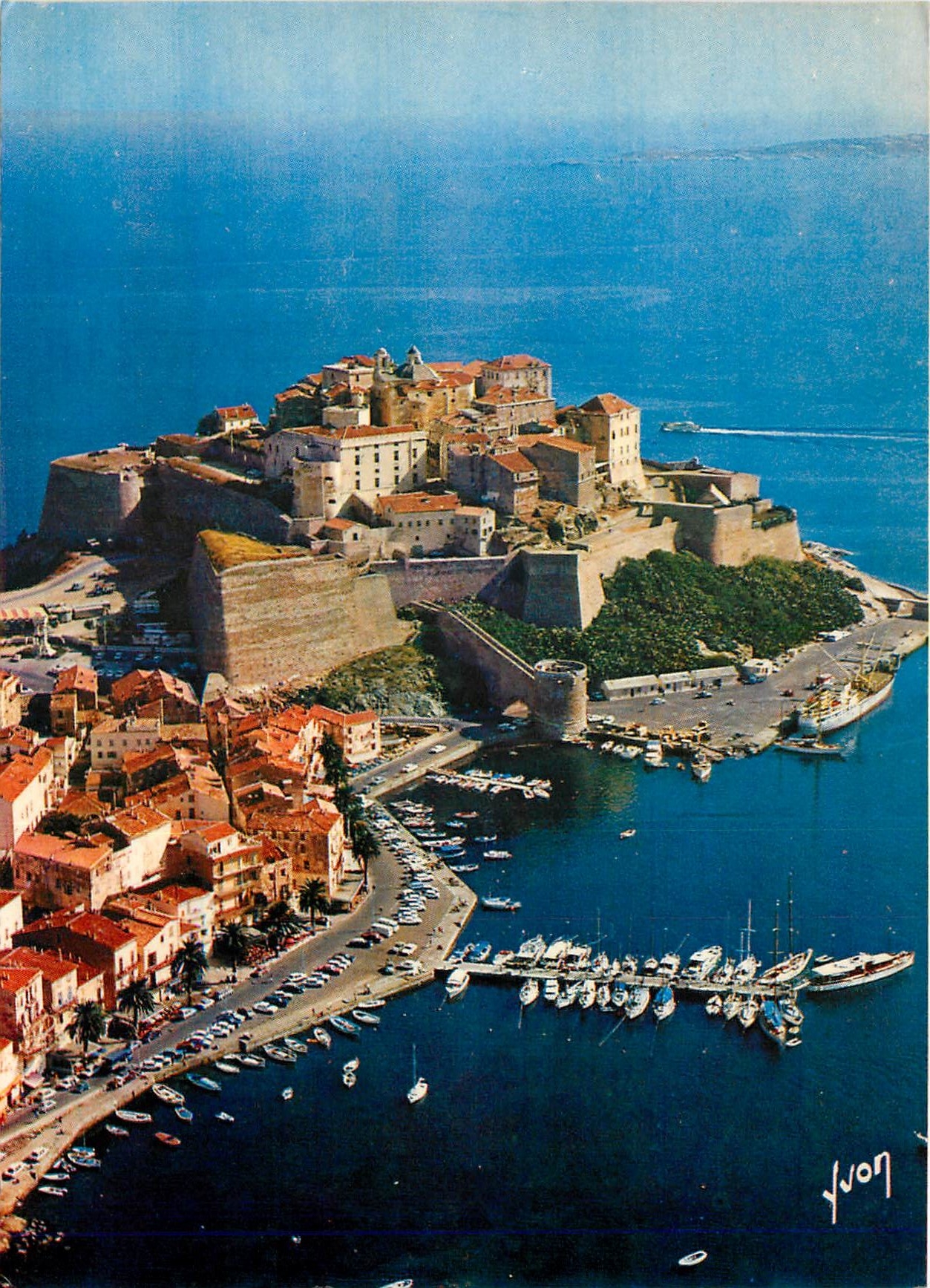 Calvi — Le Port de Plaisance au pied de la Citadelle — Couleurs et Lumière de France, série 20