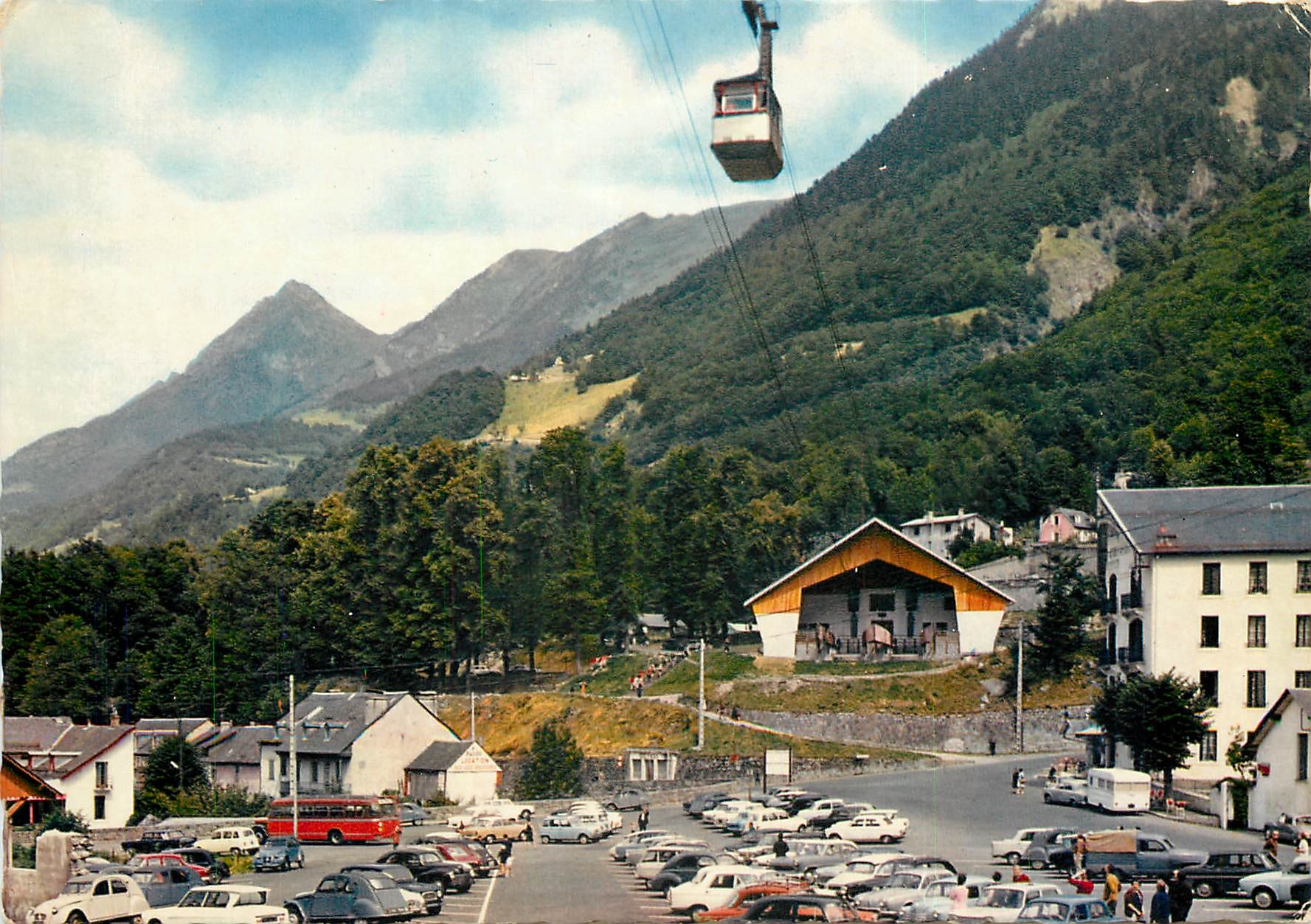 Cauterets (Hautes-Pyrénées) — Gare de départ du Téléphérique du Cambasque-Lys et Parking — Édition P. Doucet, Lourdes
