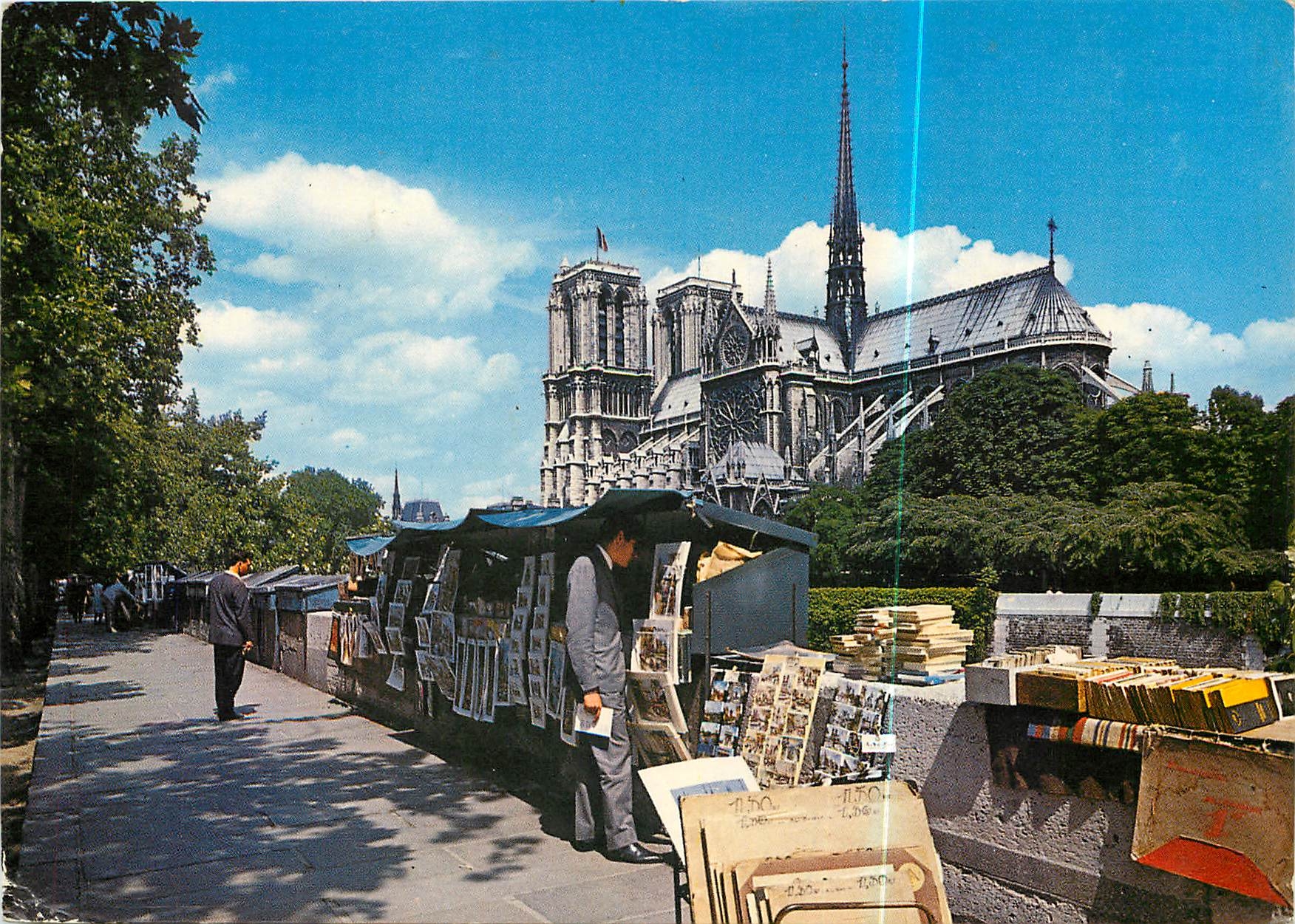 Notre-Dame de Paris — vue avec kiosques à souvenirs — Centre Historique du Meuble de la Bastille