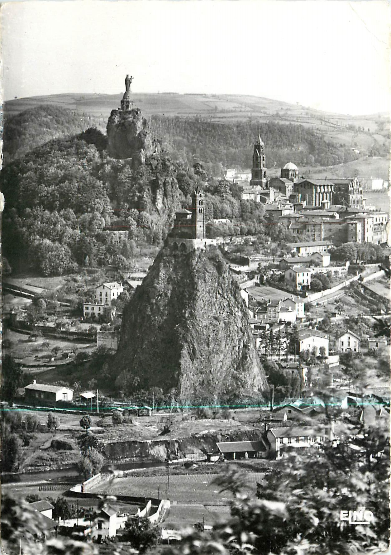 Le Puy-en-Velay — vue panoramique avec la statue de Notre-Dame de France sur le Rocher Cornille — Edition Marguerite Brémond