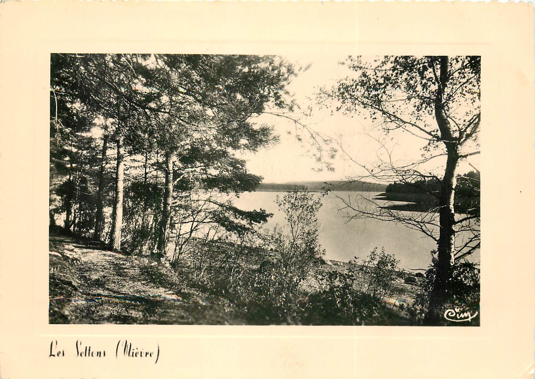 Les Settons (Nièvre) — vue du lac — photographie de Cing