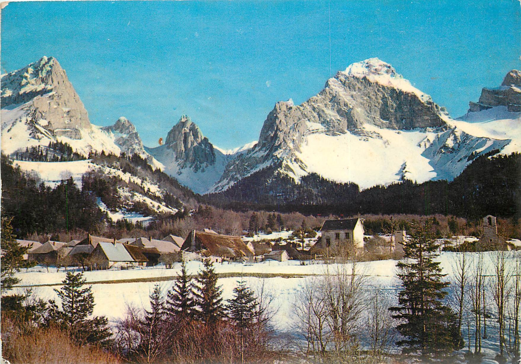 CPSM Lus la Croix Haute 1050 m le Hameau de la Jarjatte sous la neige 1160 m Crete des Aiguilles 240