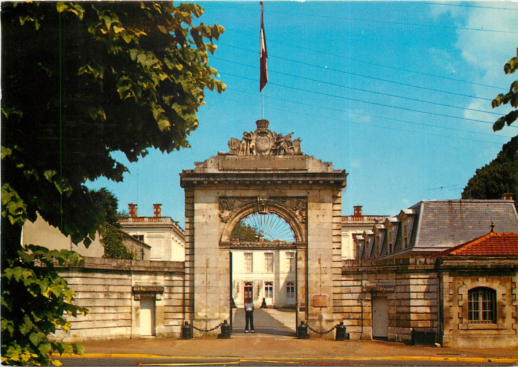 Porte de la Préfecture Maritime à Rochefort-sur-Mer — éditeur Artaud Frères, n° XN 108/1