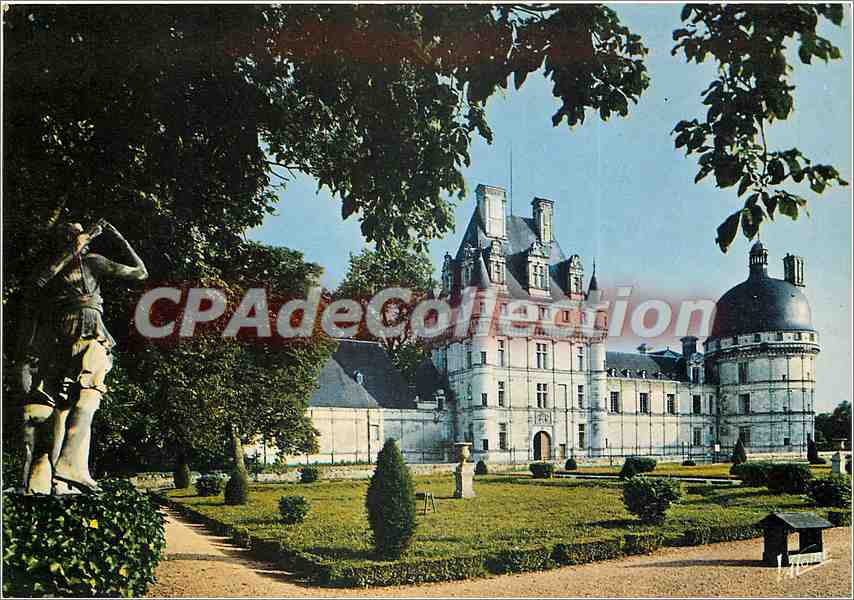 CPSM Les Merveilles de la val de Loire Valencay (Indre) Le chateau la facade principale avec son don