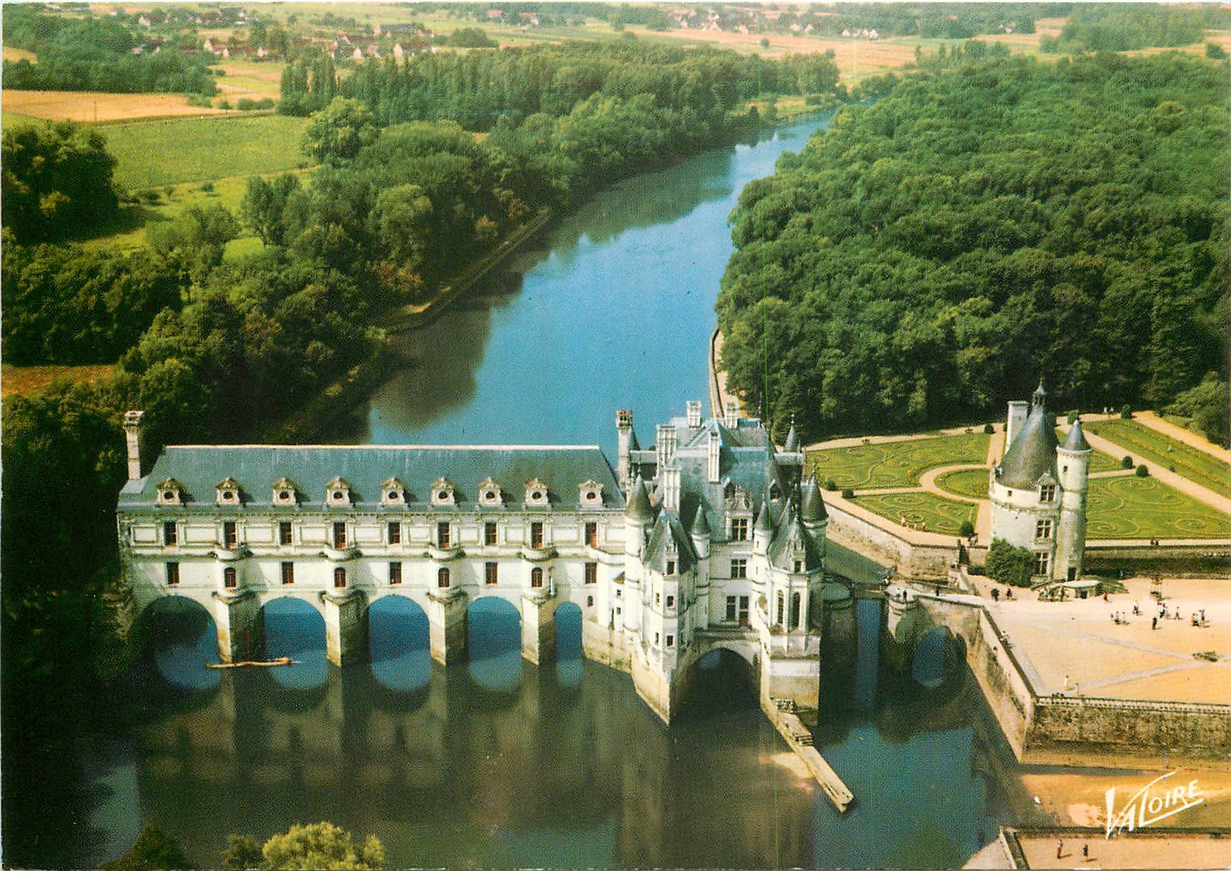 CPSM Chenonceaux (I et L) Vue aerienne du chateau (XVe XVIIe s) et du Cher