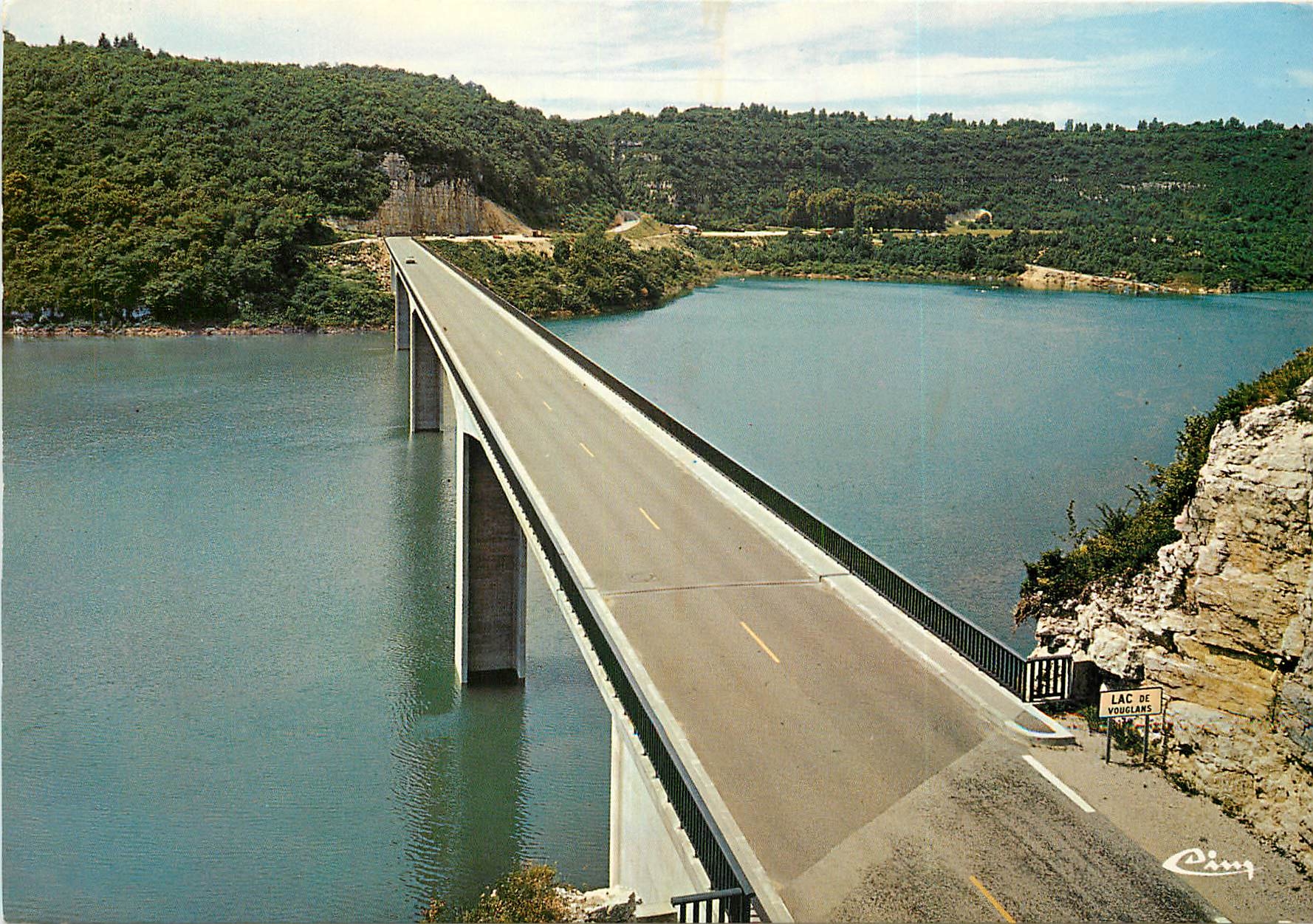 Pont sur le Lac de Vouglans — vue panoramique — Cing