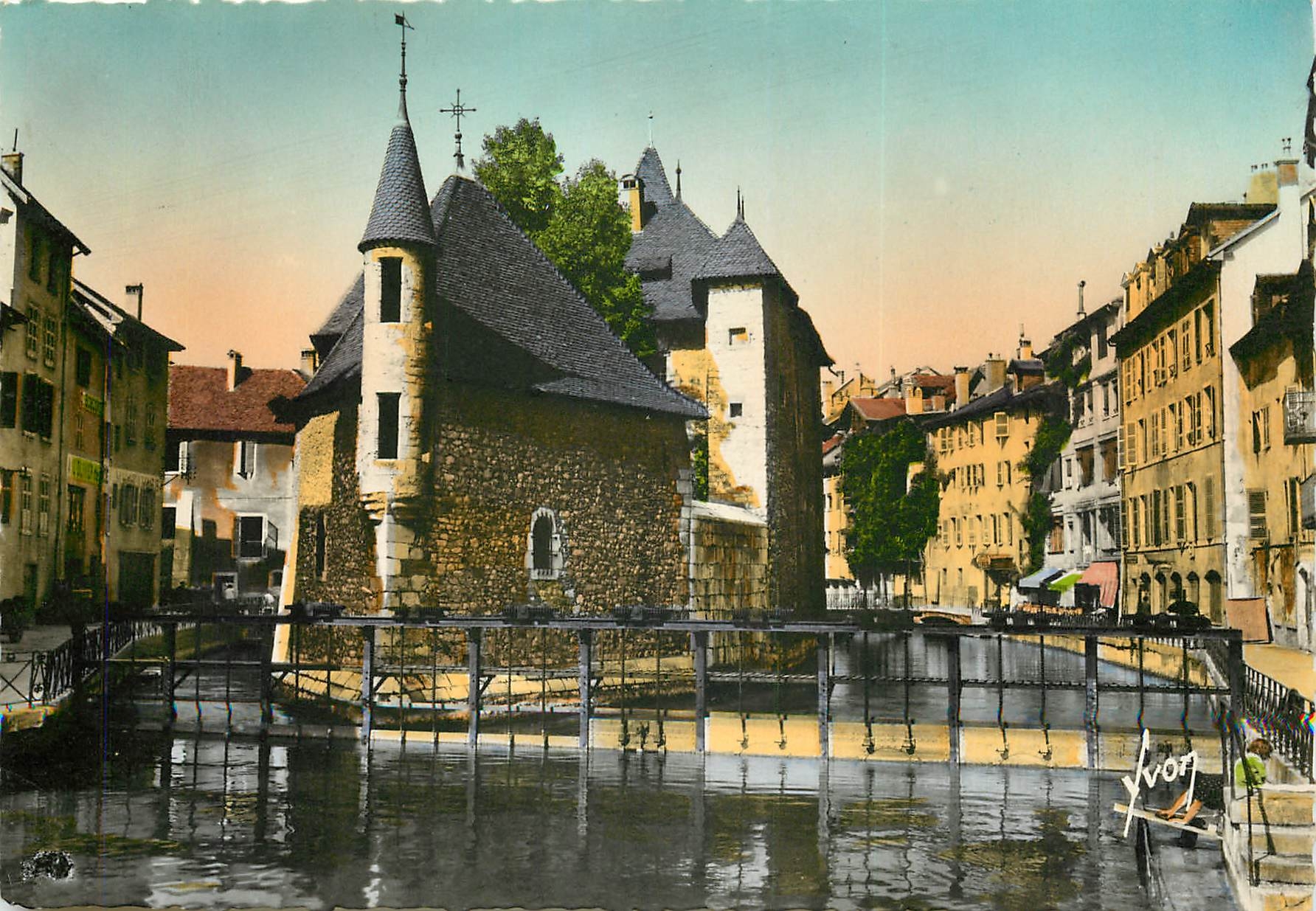 Annecy (Haute-Savoie) — Le palais de l'Isle et le canal de Thiou — Éditions d'Art Yvon, Paris