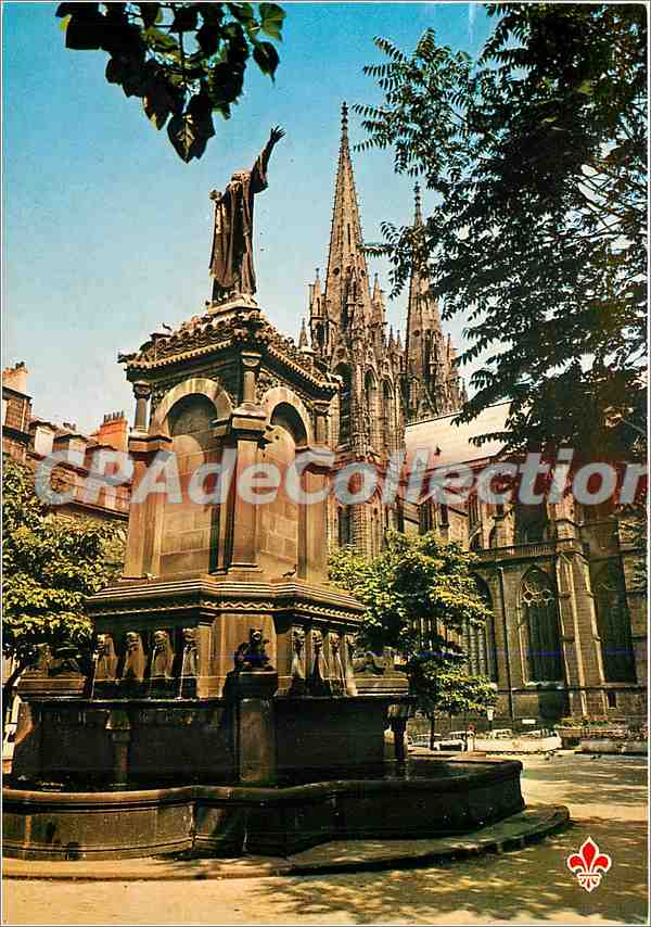 CPSM Clermont Ferrand (Puy de Dome) La cathedrale (XIIIe s) et le monument des croisa des avec la St