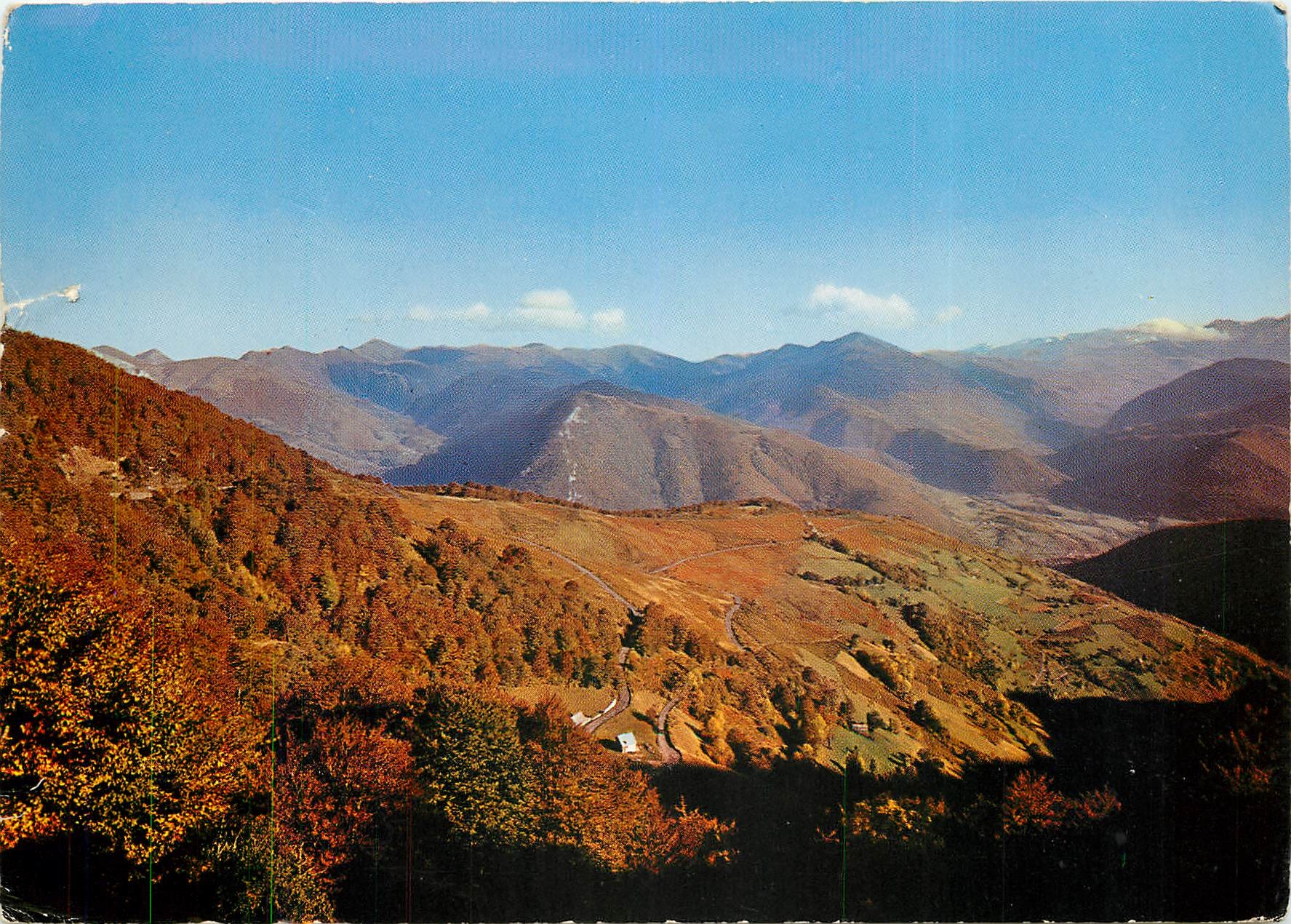 CPSM En Parcourant les Pyrenees Vue panoramique la chaine des Pyrenees et la Montee au col d'Aspin P