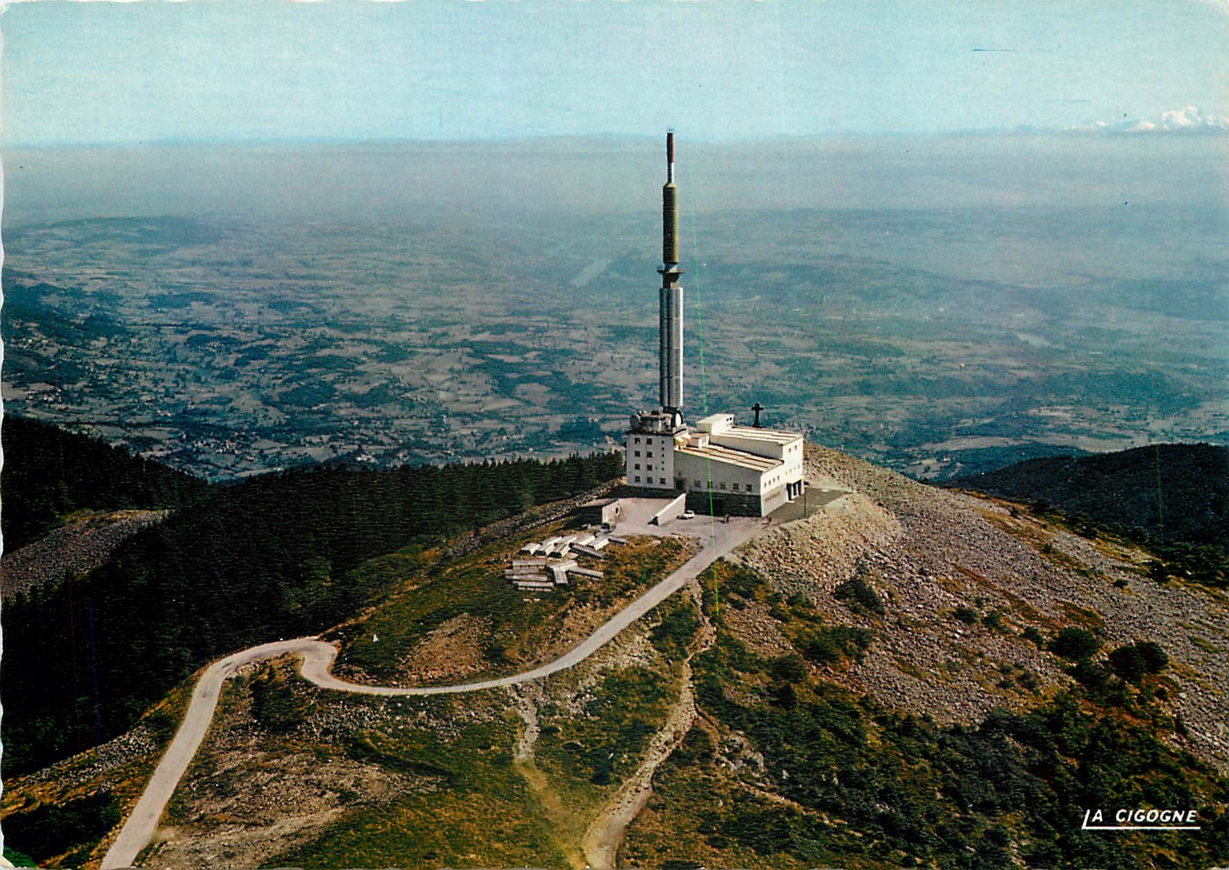CPSM Le Mont Pilat (Loire) Alt  1434 m La tour de Television et panorama sur la Vallee du Rhone a dr