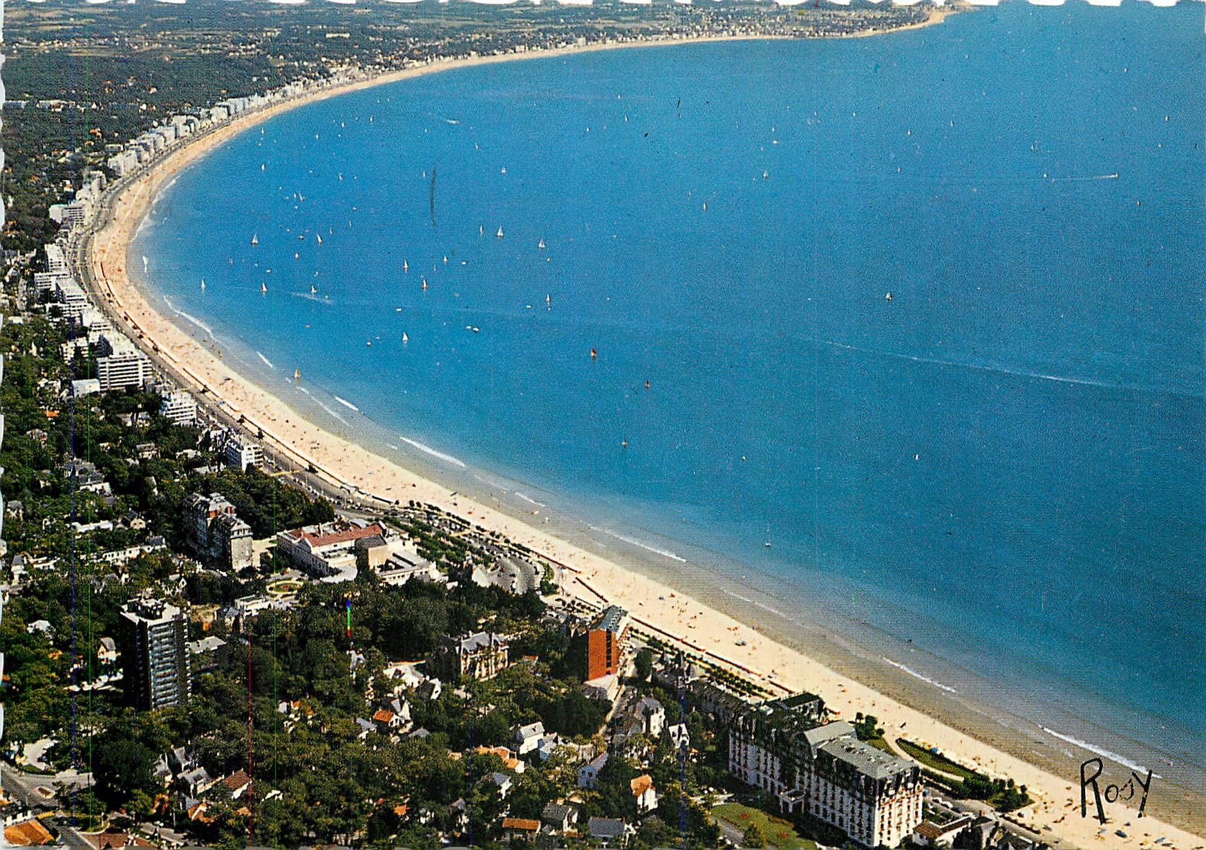 CPSM La Baule vue d'ensemble de la Baie la plus belle plage d'Europe