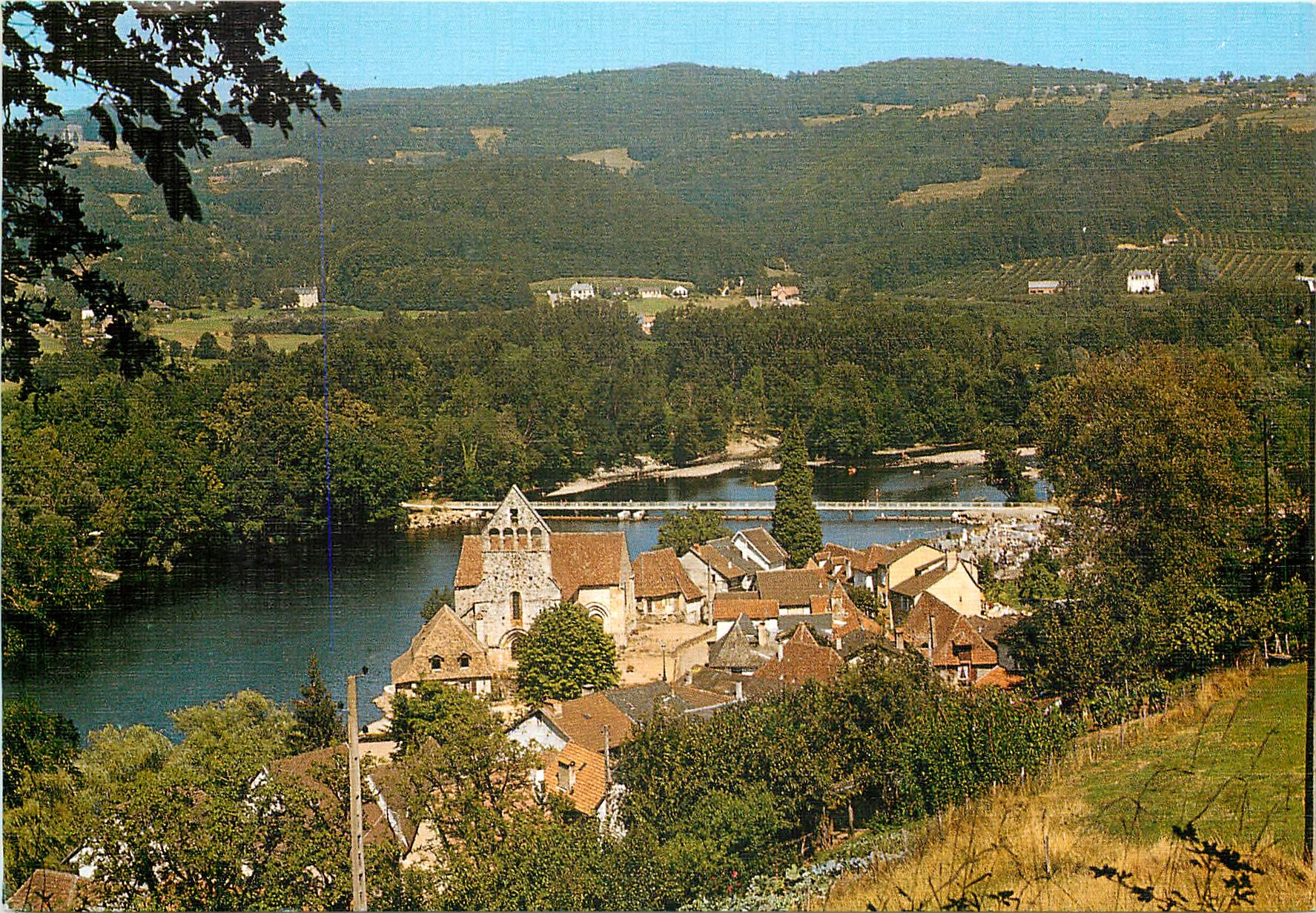 CPSM Le Correze Pittoresque Beaulieu sur Dordogne La Chapelle des Penitentes et les Bords de la Dord