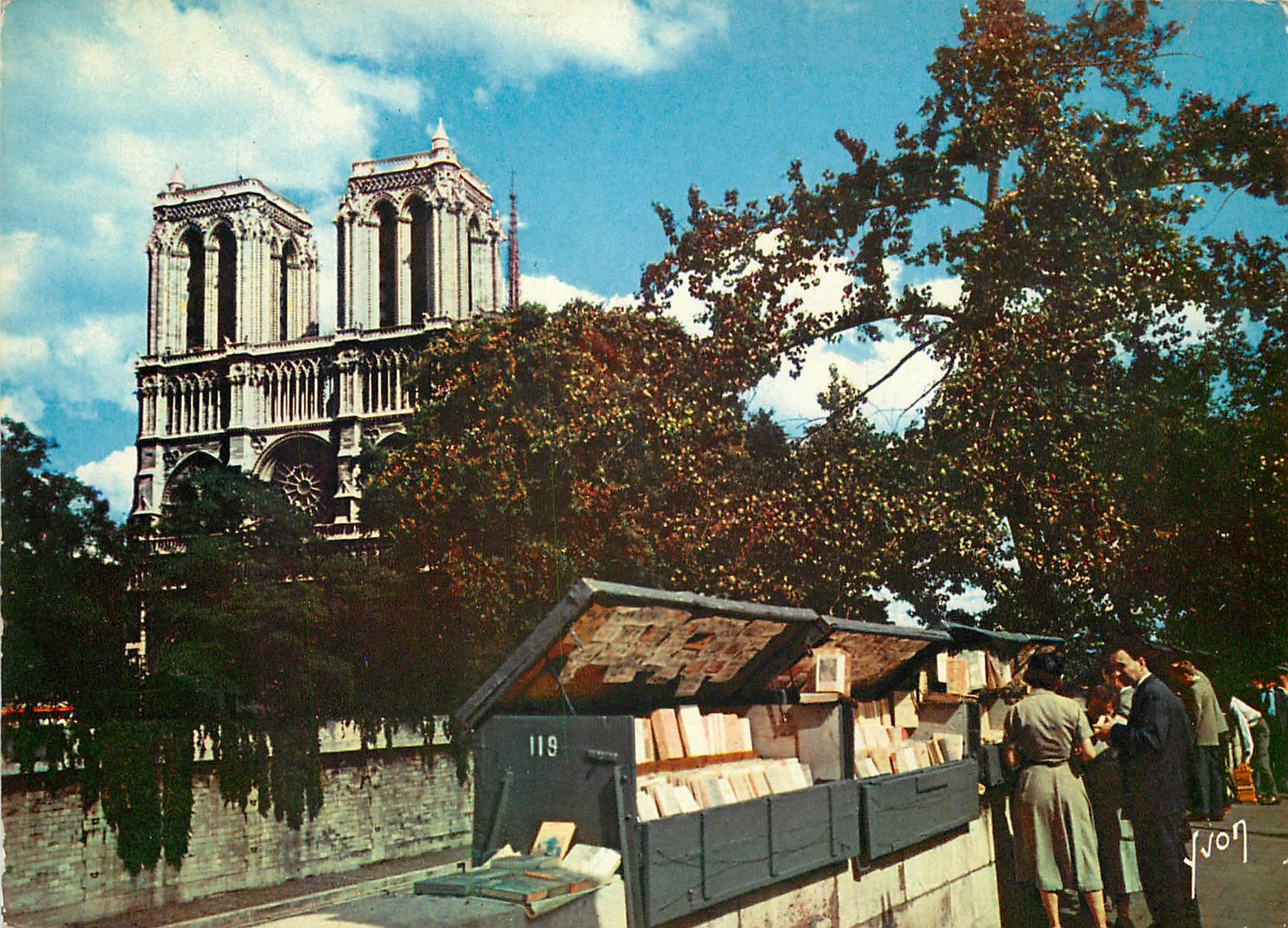Notre-Dame de Paris — vue depuis le quai de Montebello — Éditions Paris - Les Bouquinistes