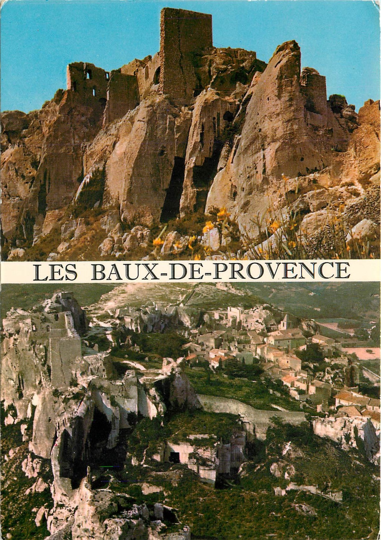 Halfmoderne ansichtkaart Les Baux Provence (B du Rh) De rots en het kasteel gezien vanuit een vliegtuig boven de ruïnes en het kasteel Seigneuriale