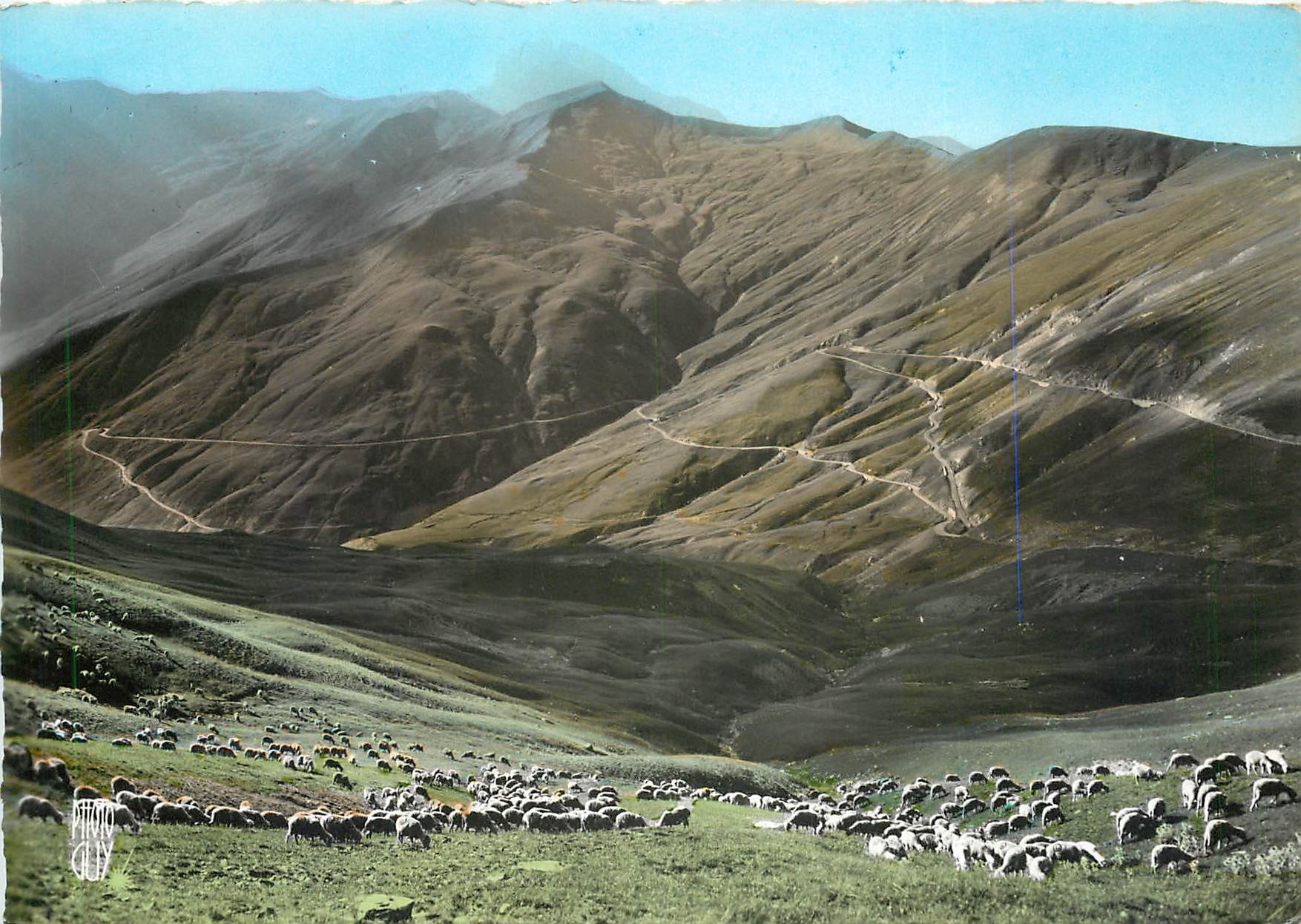 Weiden am Col d'Allos — Die Kurven des Passes und in der Ferne, Grande Séolane — Éditions Photographe Française