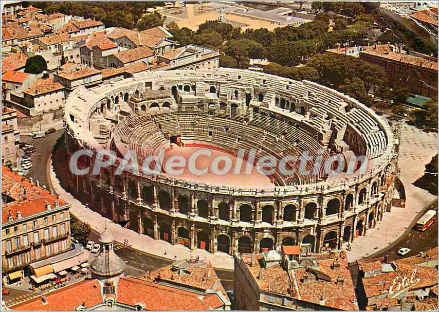 CPSM Nimes (Gard) Vue aerienne des Arenes amphitreatre romain construit au 1er siecle avant notre er
