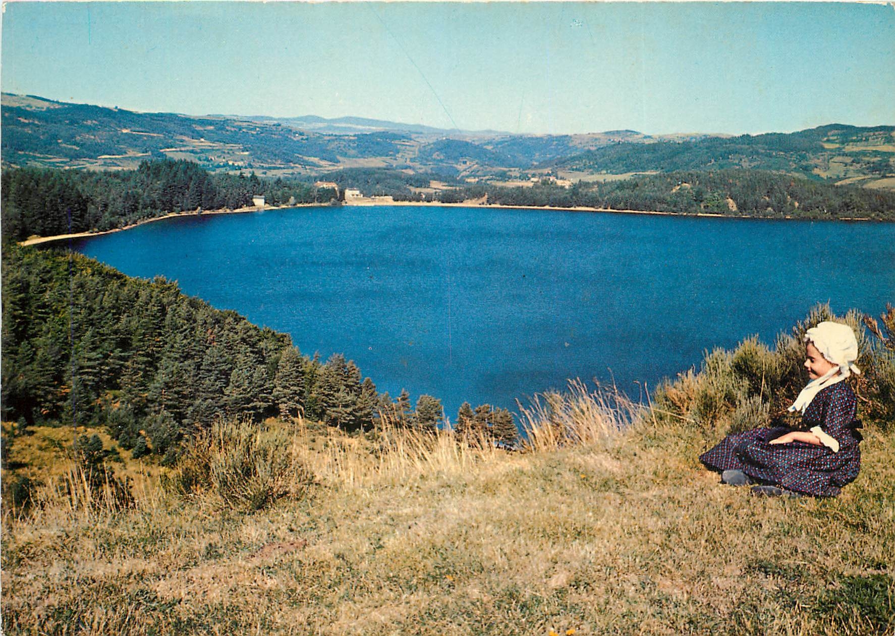 CPSM Les Belles Images du Vivarais Lac d'Issarles Alt 1000 m Cratere d'un ancien volcan Prof 130 m d