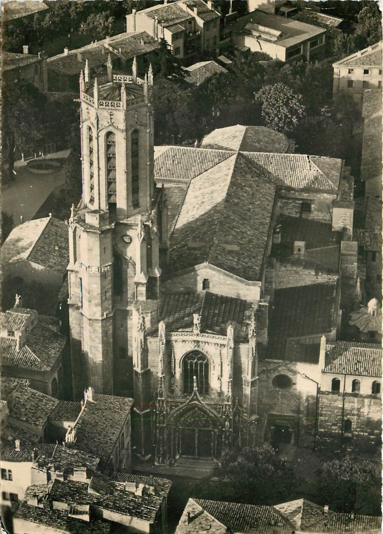 Aix-en-Provence — Cathédrale Saint-Sauveur, style roman et gothique — Éditions Céleard