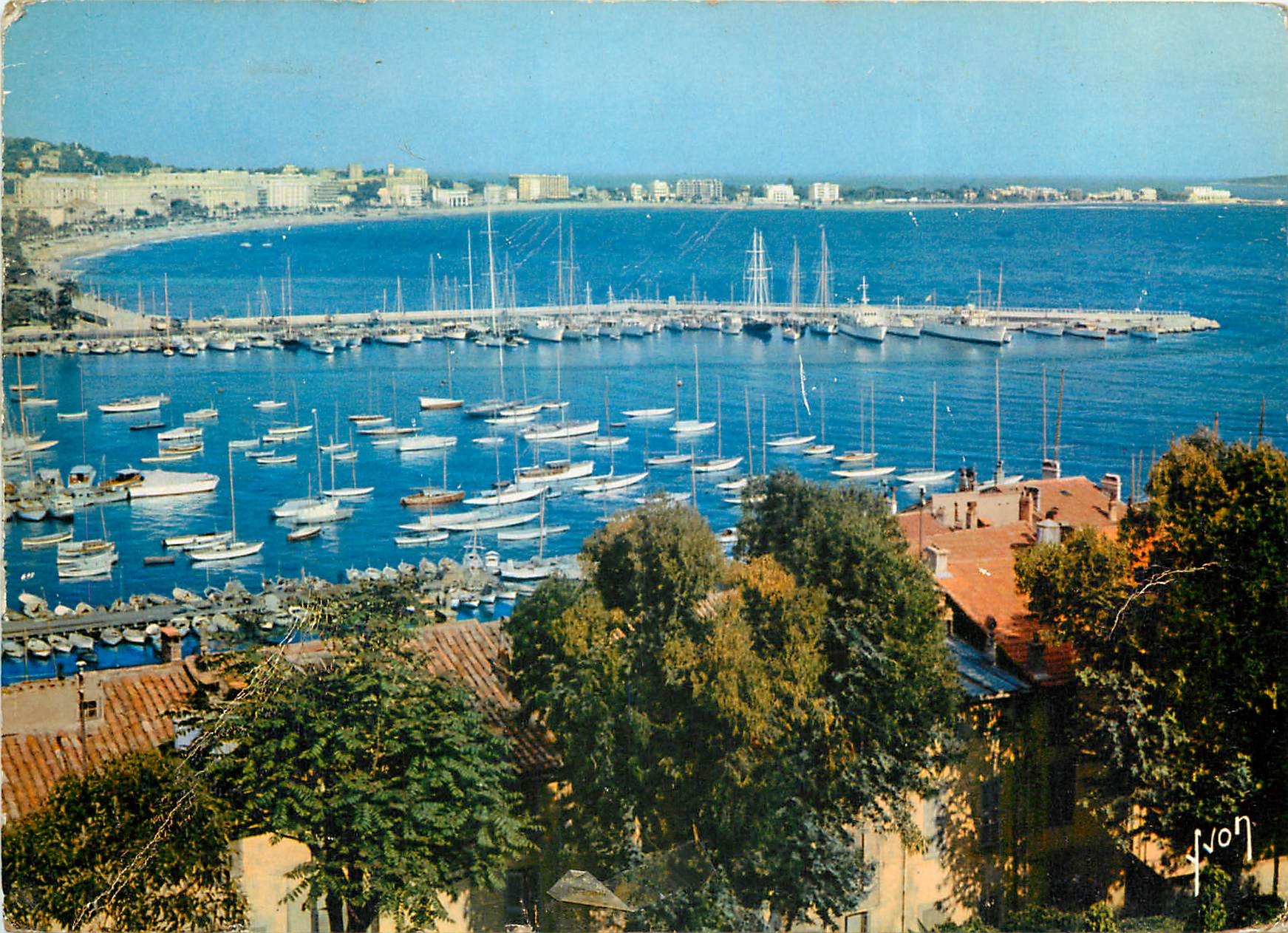 Cannes — Vue panoramique sur le port et la radie — Éditions d'Art YVON