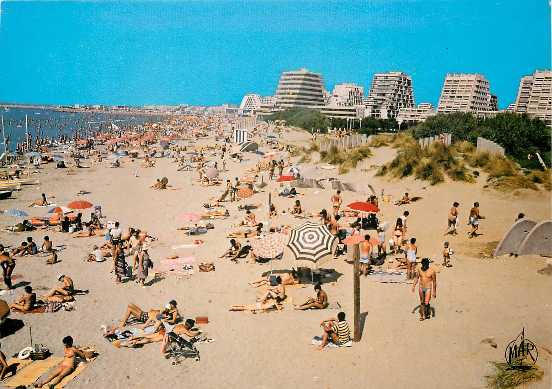La Grande Motte (34280) — Ville de l'An 2000 — Vue d'ensemble et la Plage — Éditions «MAP»