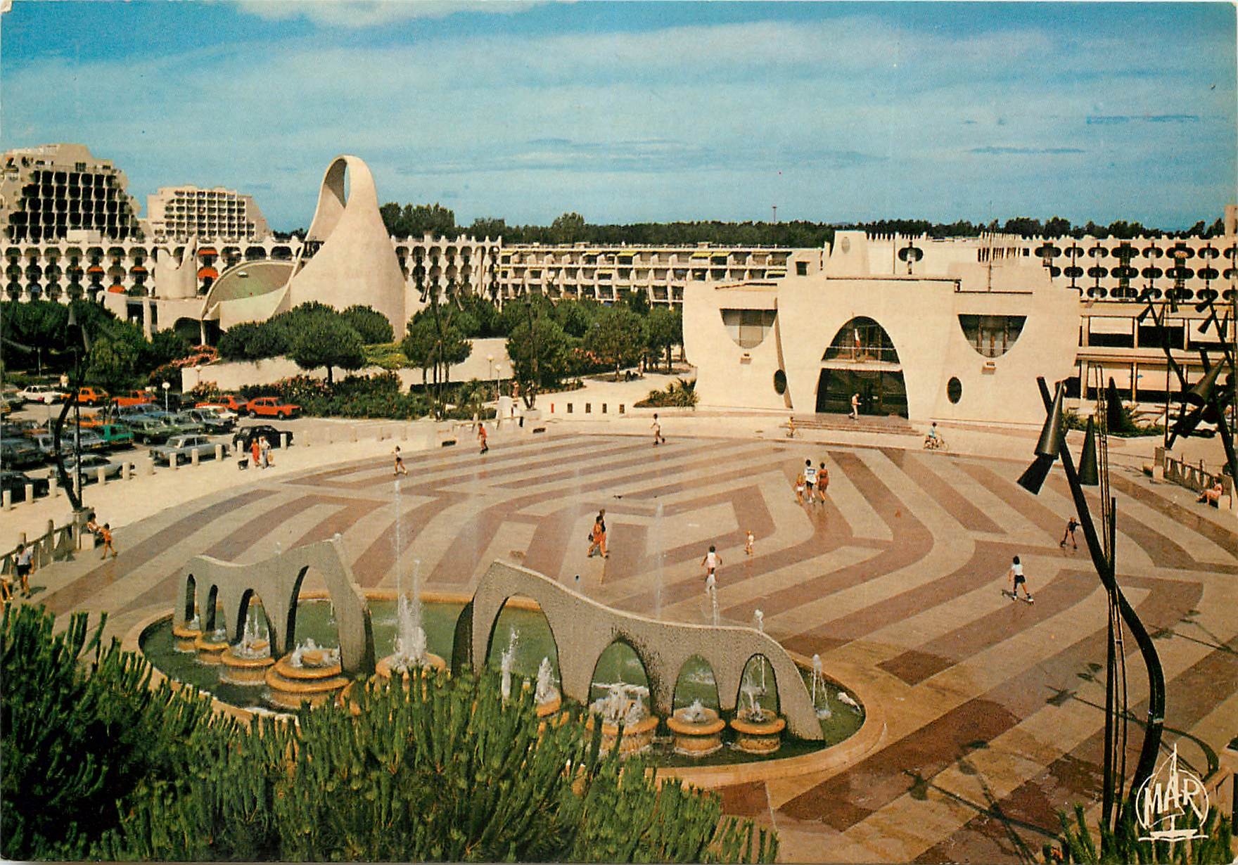 La Grande Motte — The City of the Year 2000 — Place du 1er Octobre — Editions MAR